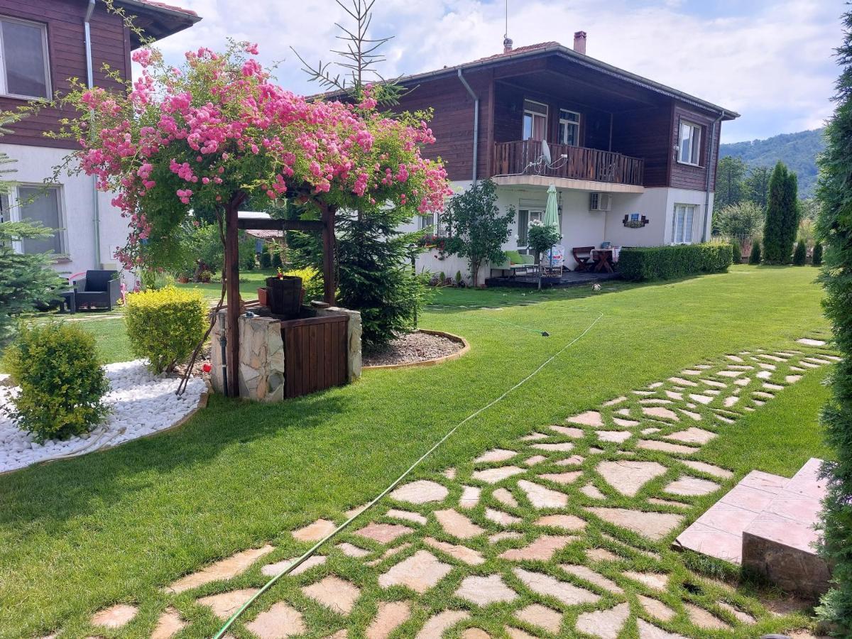 Къща За Гости "Марковски" Raduil Exterior foto