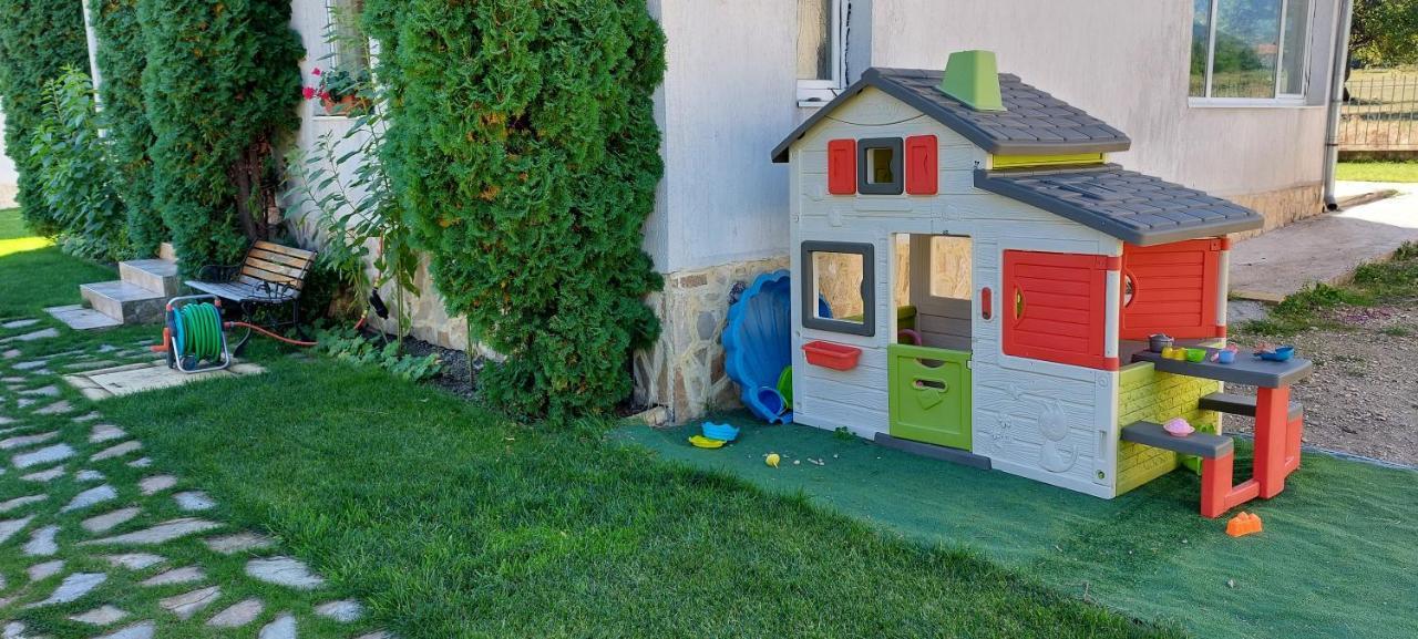 Къща За Гости "Марковски" Raduil Exterior foto
