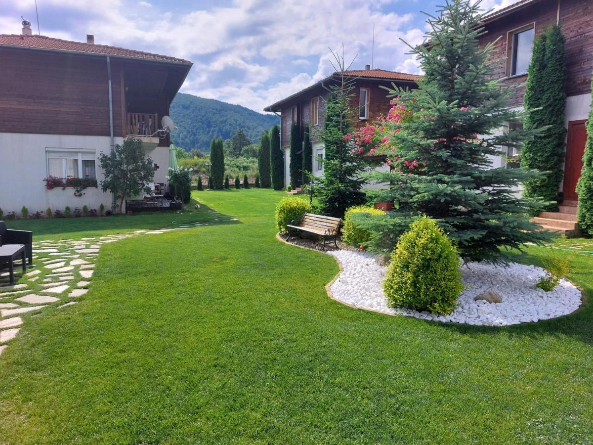 Къща За Гости "Марковски" Raduil Exterior foto